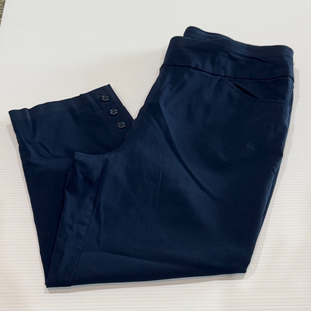 Chicos Perfect Stretch Navy Blue Capri Pants Pull On Button Hem Size 1.5 L